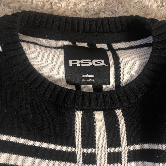 RSQ Black & White Windowpane Plaid Midweight Knit Crewneck Sweater Size M Unisex - Picture 2 of 8